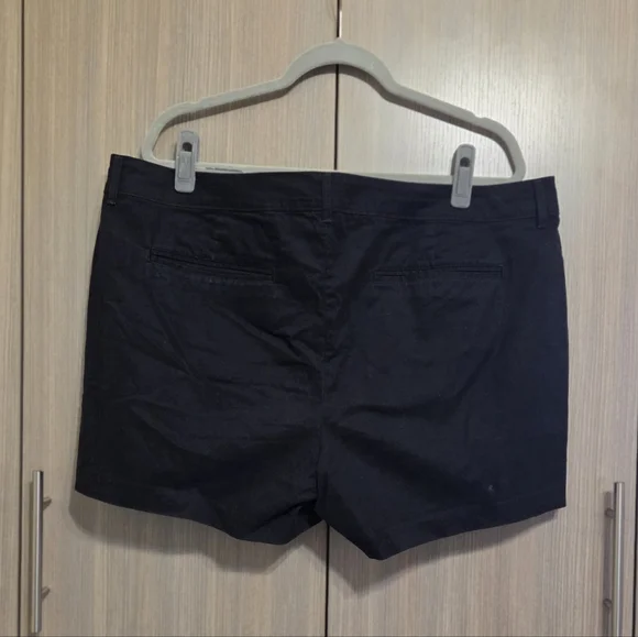 Old Navy Pixie Shorts In Black - Picture 2 of 5